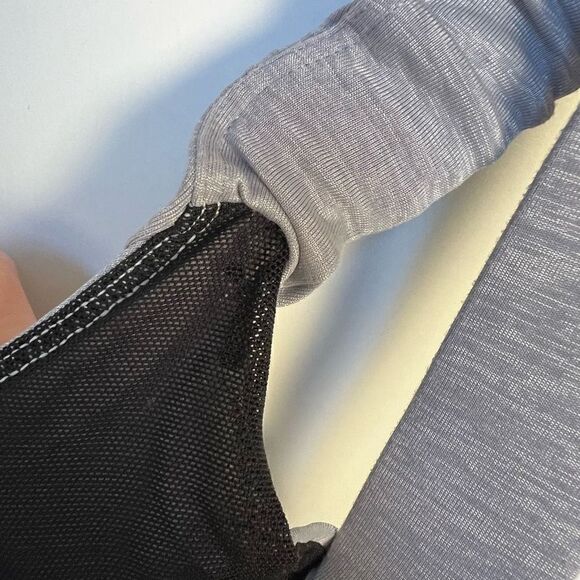 Lululemon Cross Back Sleeveless Workout Bra Tank Top Light Gray Black size 8 - Picture 9 of 12